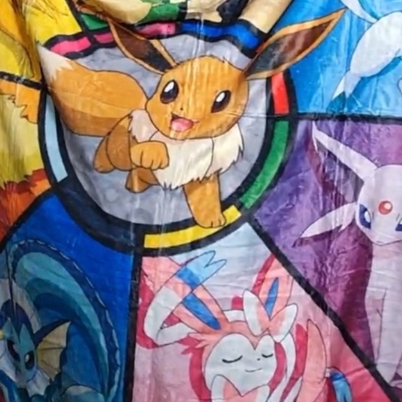 NWT Pokemon Eeveelutions Fleece Throw Blanket 50x40 Pikachu Eevee Anime - Picture 3 of 3